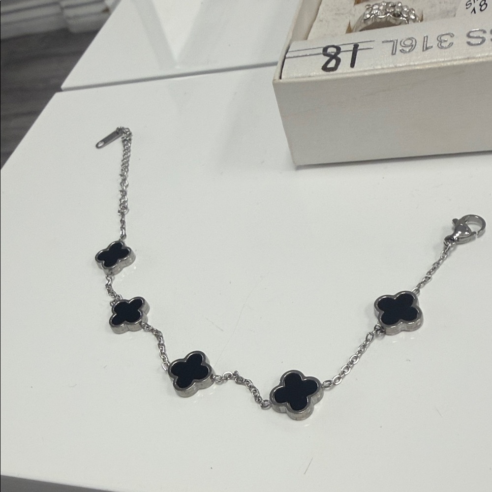 Adjustable Silver Black Clover Link Bracelet - Women Jewelry